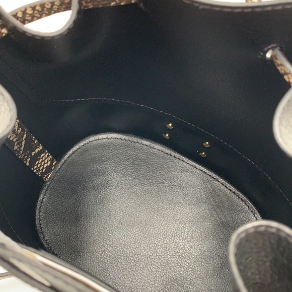 MICHAEL KORS 
Reed Md Pebbled Leather Belted Bucket Messenger Satchel Crossbody - Picture 9 of 16